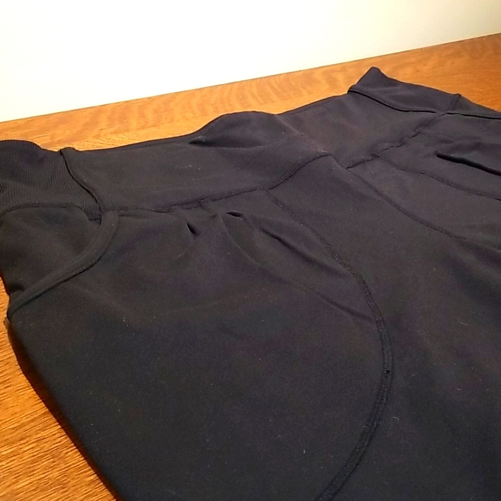 Lululemon black boot leg yoga capris pant